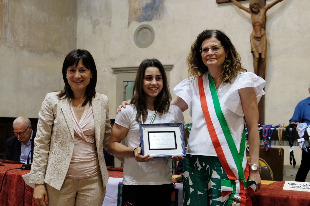 Paola Pierazzini premiata dal Sindaco dall’assessore Garuglieri