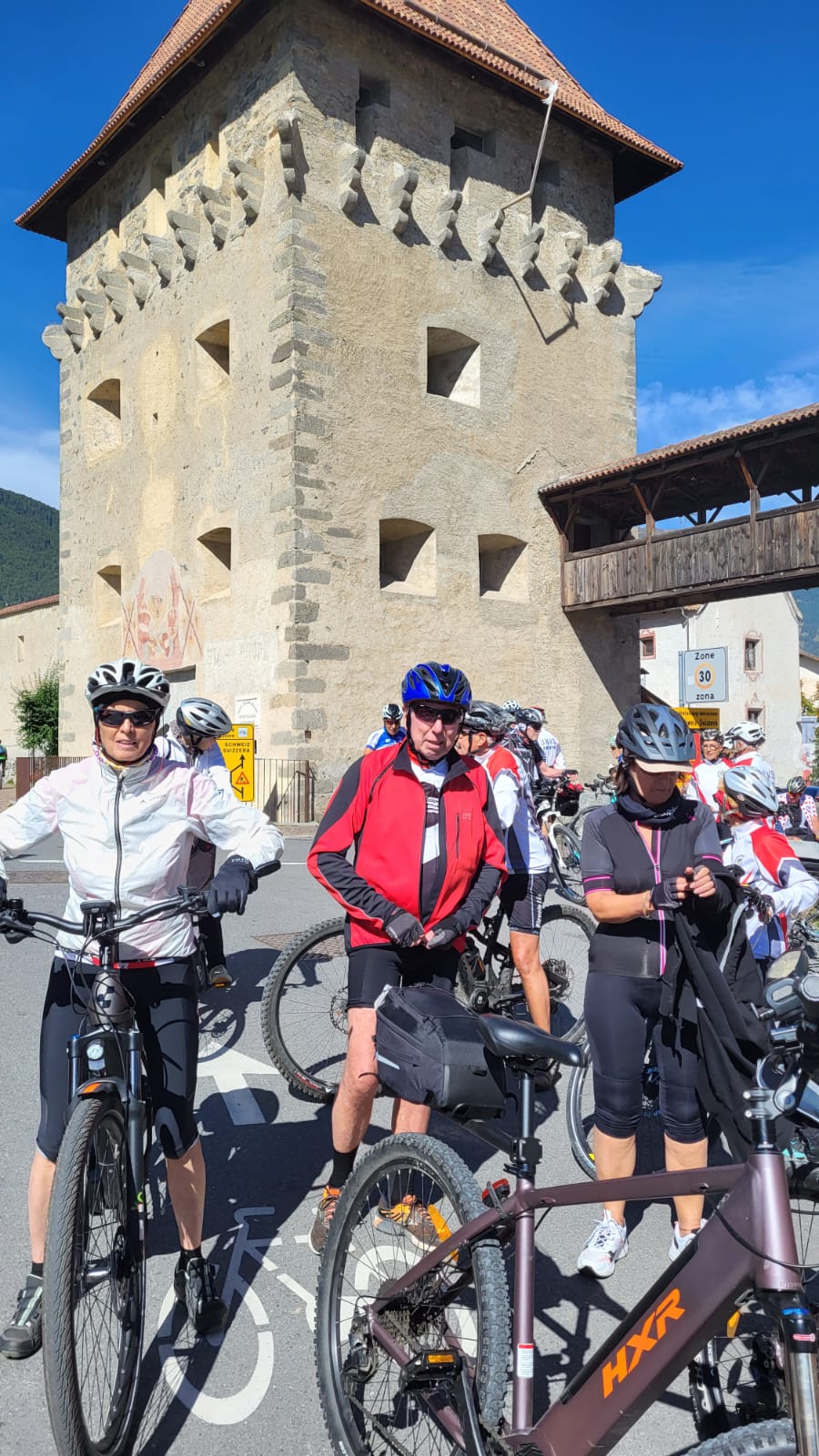 Alcuni veterani dentro le mura di Glorenza