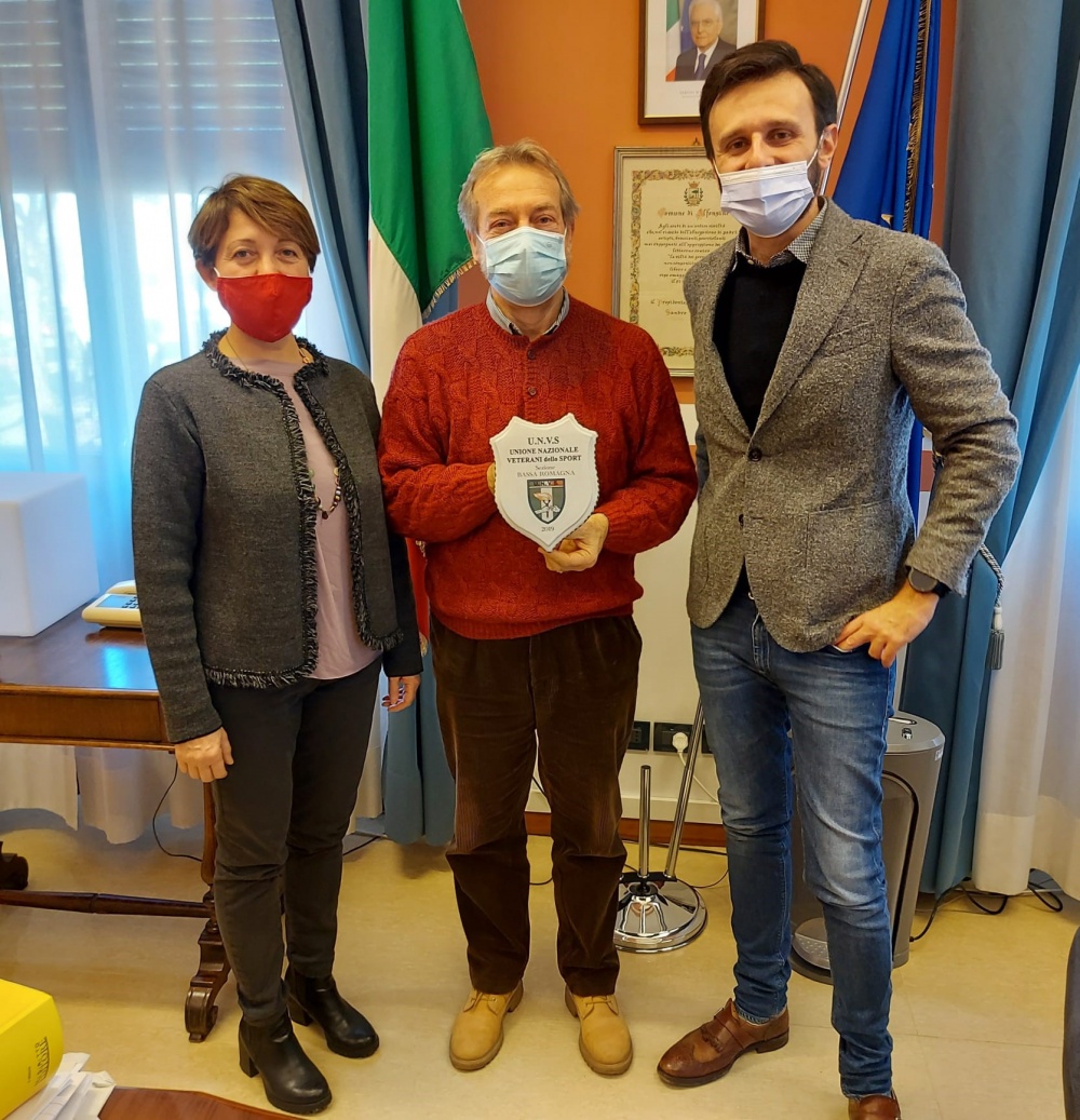 ALFONSINE - ASSESSORE ROBERTA CONTOLI, PAOLO PELLONI del Consiglio Direttivo Sezione UNVS, il Sindaco RICCARDO GRAZIANI