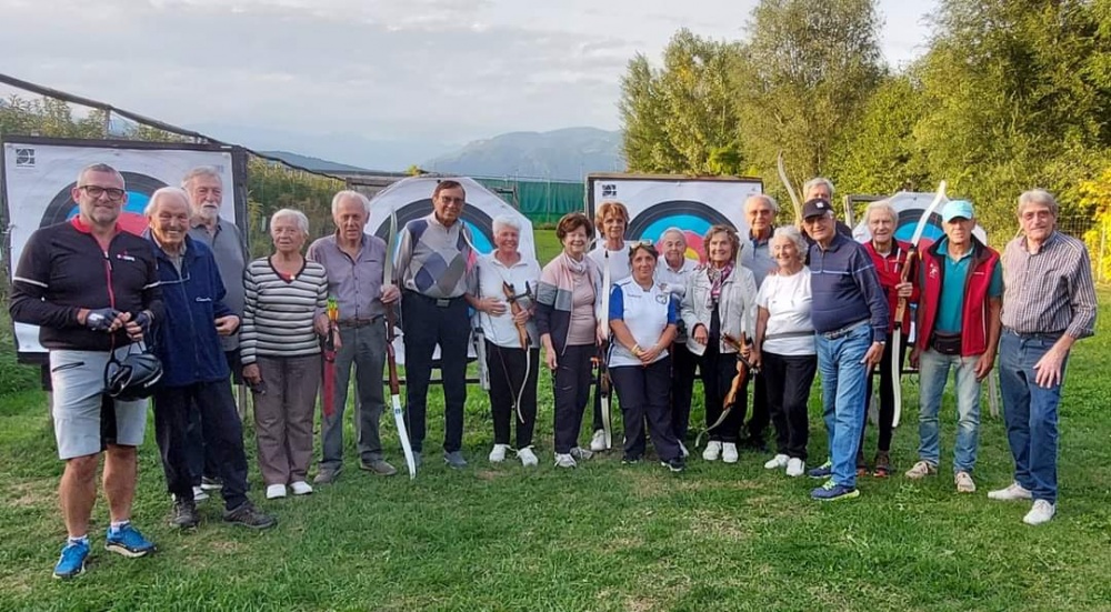 Il gruppo dei Veterani sportivi all’Arco Club di Laives