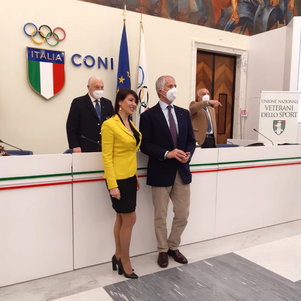 Francesca Bardelli con Giovanni Malagò nel Salone d'onore del CONI - 13 Marzo 2021, Roma