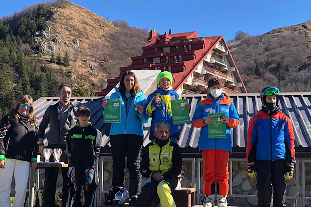 Il podio della premiazione nella prova di Artesina con al centro il Prof. Paolo Gotta anche lui da tempo nella squadra dell'UNVS Sezione di Bra