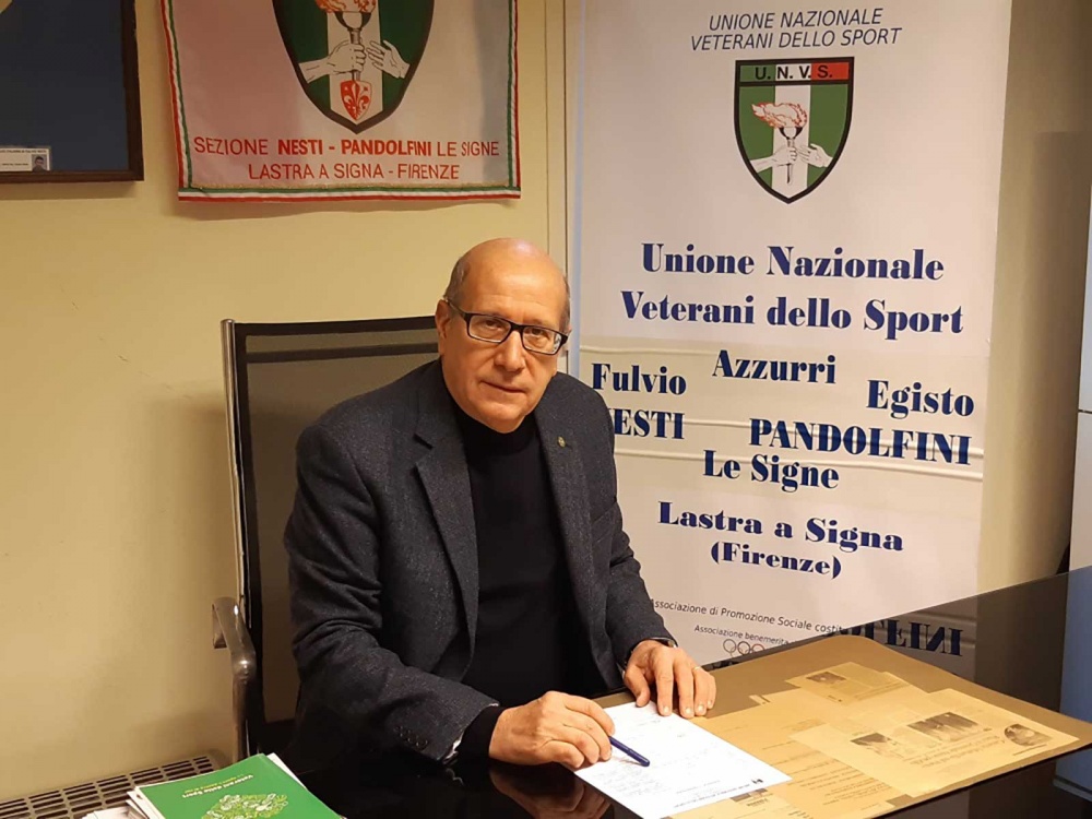 Gianni Taccetti durante una riunione in sezione UNVS