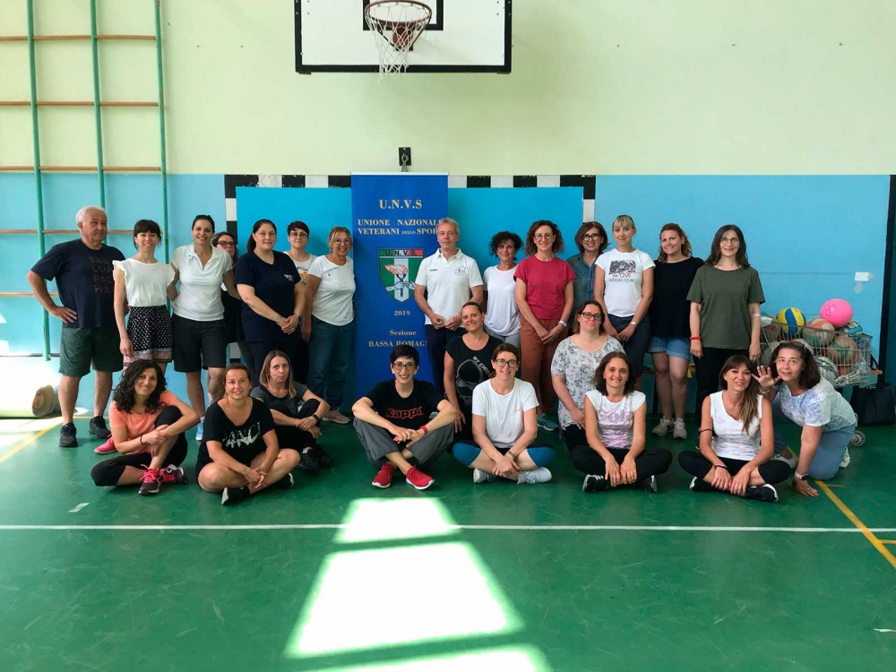 Foto di gruppo con il presidente Maria Assunta Ravaglia