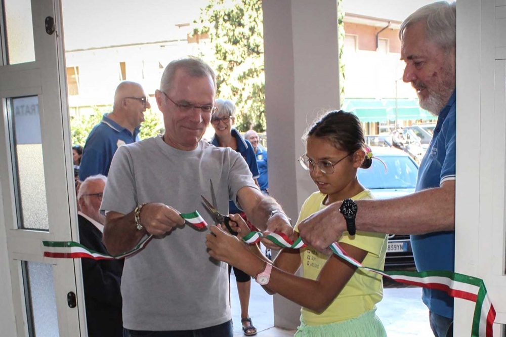 Il Sindaco Andrea Balducci taglia il nastro