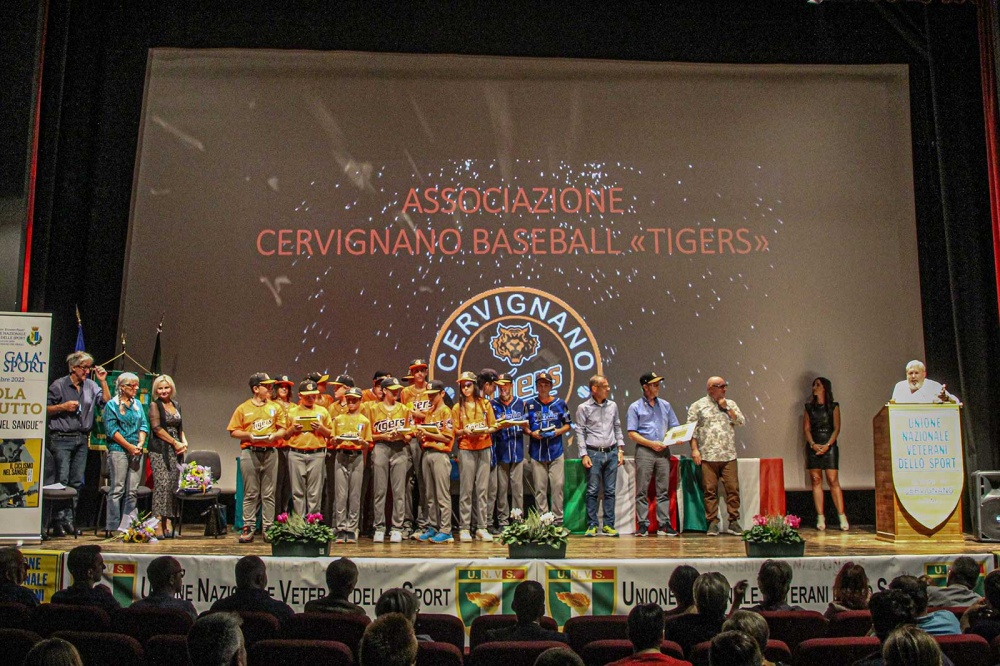 La consegna della targa alla ASD Cervignano Baseball Tigers